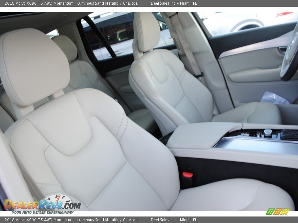 2018 Volvo XC90 T6 AWD Momentum Luminous Sand Metallic / Charcoal Photo #18