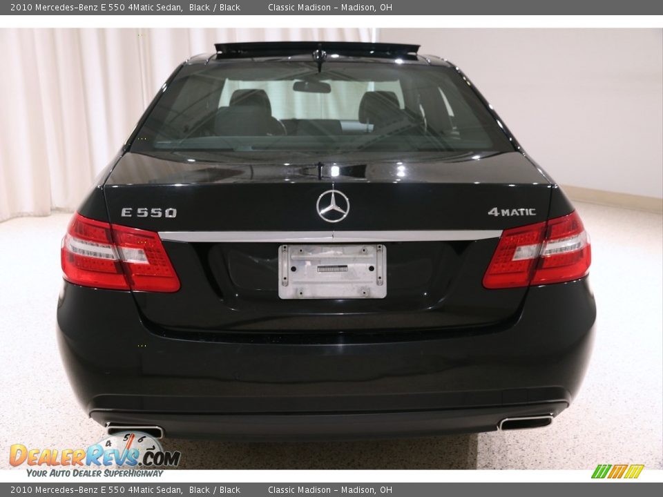 2010 Mercedes-Benz E 550 4Matic Sedan Black / Black Photo #25