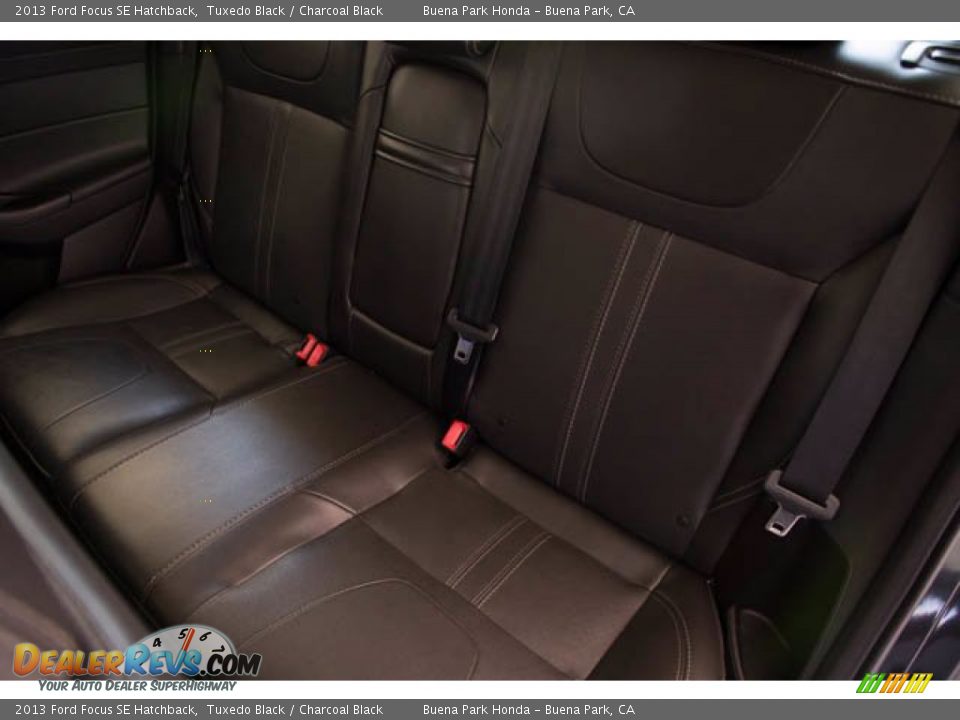 2013 Ford Focus SE Hatchback Tuxedo Black / Charcoal Black Photo #15