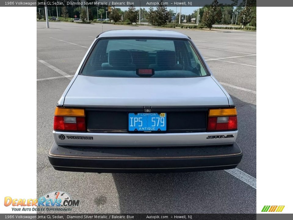 1986 Volkswagen Jetta GL Sedan Diamond Silver Metallic / Balearic Blue Photo #4