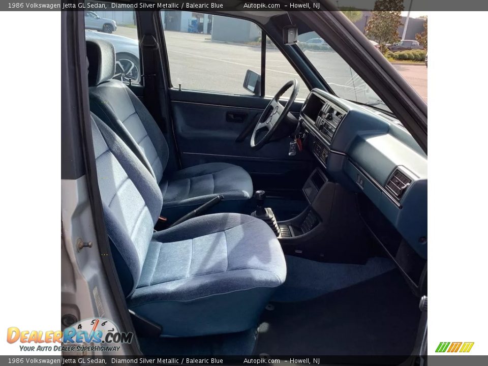 Front Seat of 1986 Volkswagen Jetta GL Sedan Photo #15