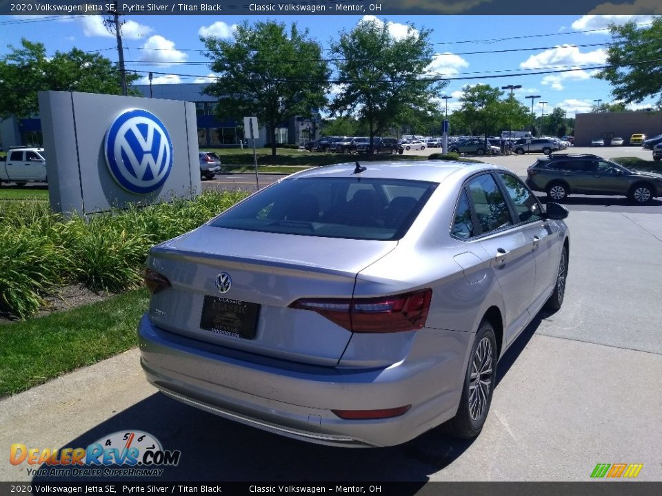2020 Volkswagen Jetta SE Pyrite Silver / Titan Black Photo #2