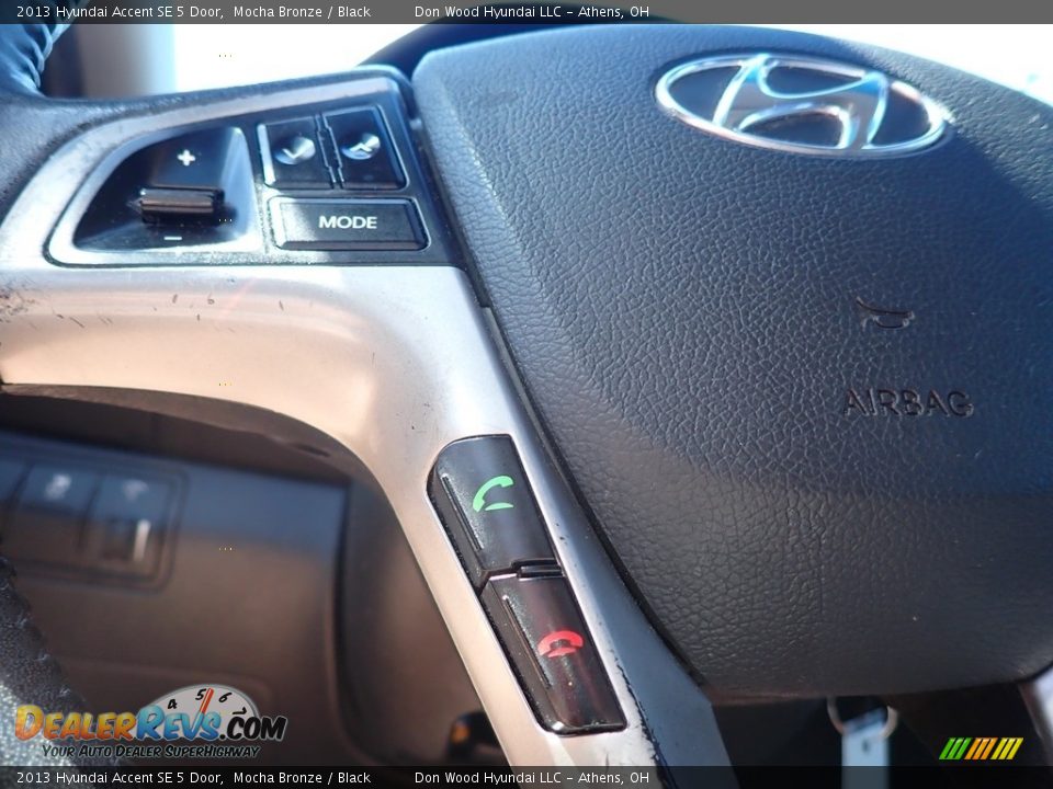 2013 Hyundai Accent SE 5 Door Mocha Bronze / Black Photo #20