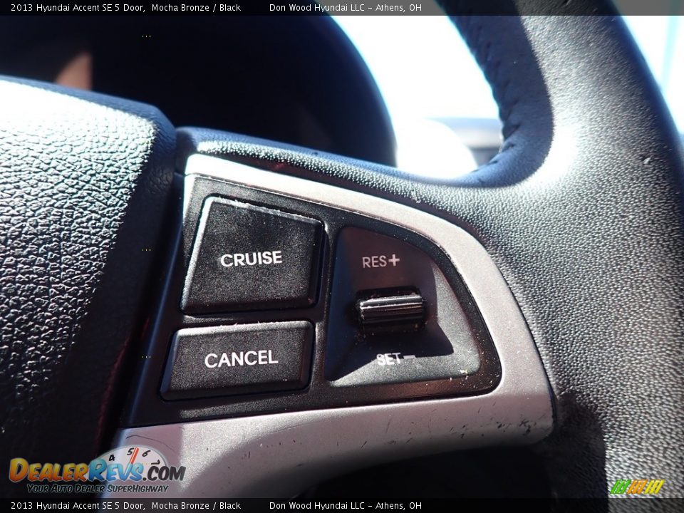 2013 Hyundai Accent SE 5 Door Mocha Bronze / Black Photo #21