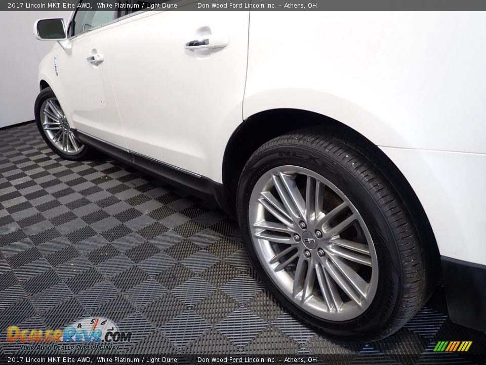 2017 Lincoln MKT Elite AWD White Platinum / Light Dune Photo #13