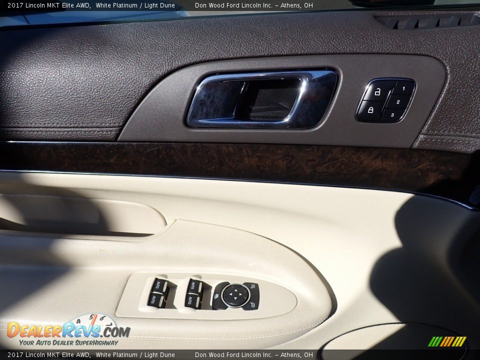 Door Panel of 2017 Lincoln MKT Elite AWD Photo #23