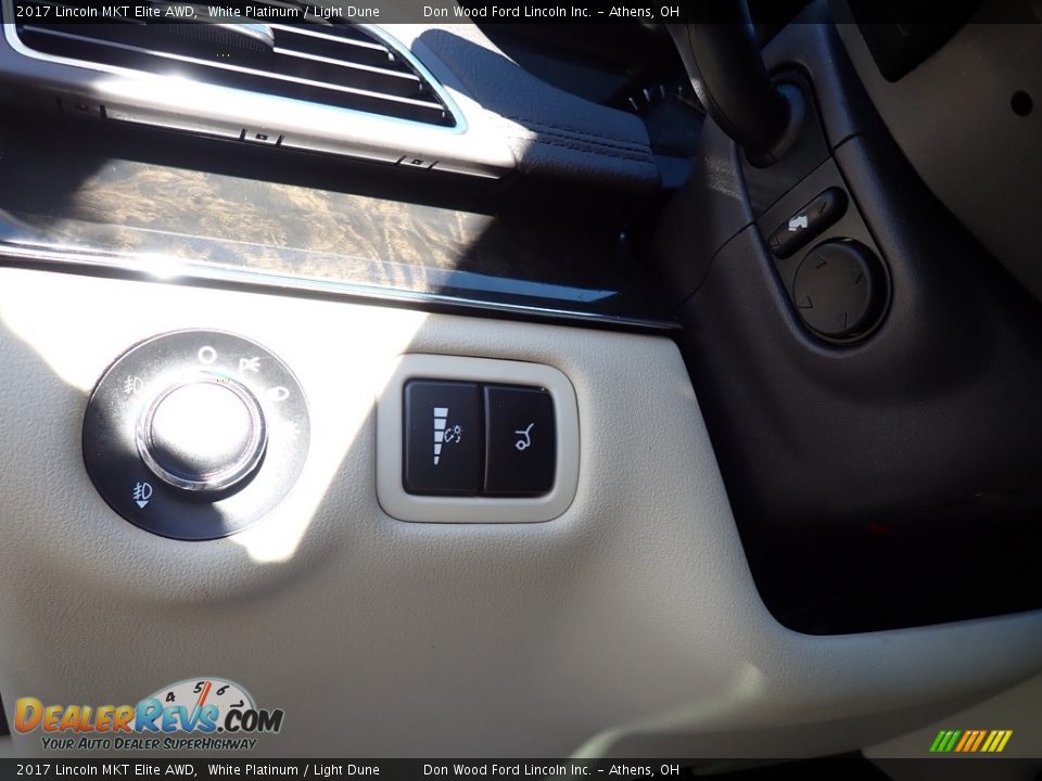 2017 Lincoln MKT Elite AWD White Platinum / Light Dune Photo #24