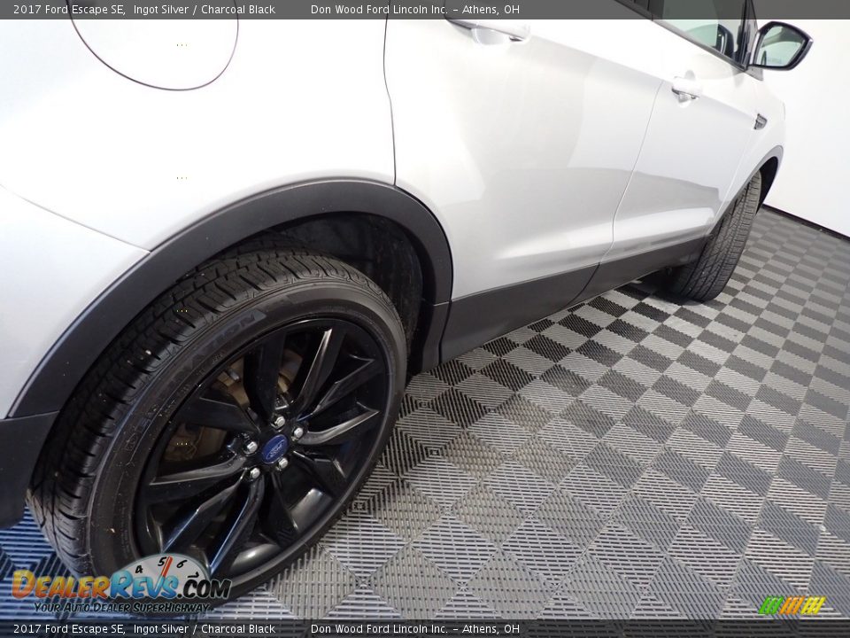 2017 Ford Escape SE Ingot Silver / Charcoal Black Photo #16