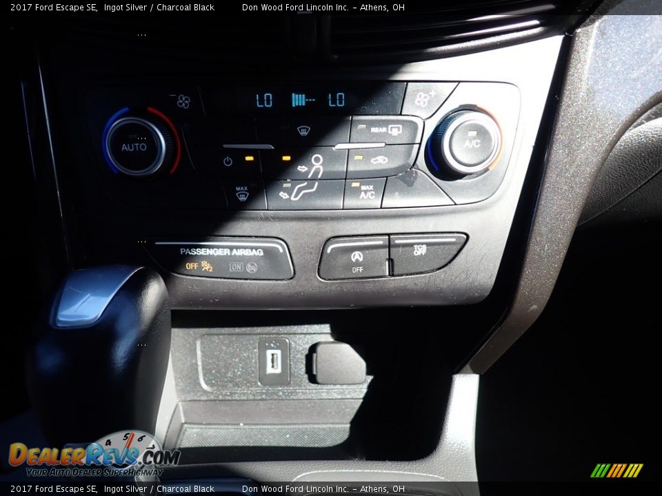 2017 Ford Escape SE Ingot Silver / Charcoal Black Photo #27