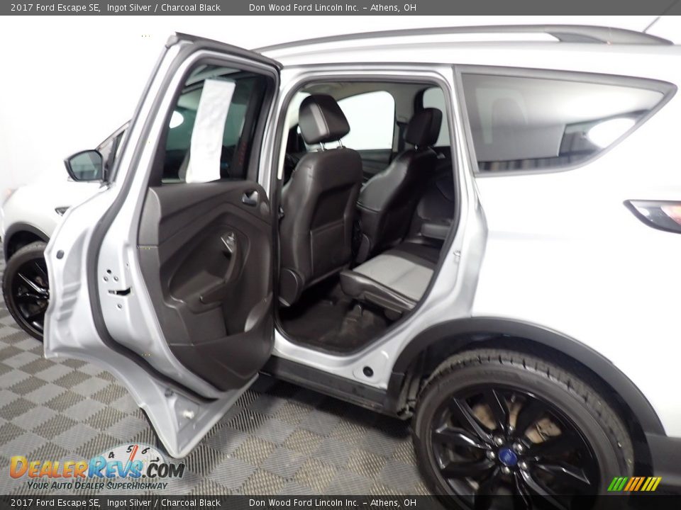 2017 Ford Escape SE Ingot Silver / Charcoal Black Photo #32