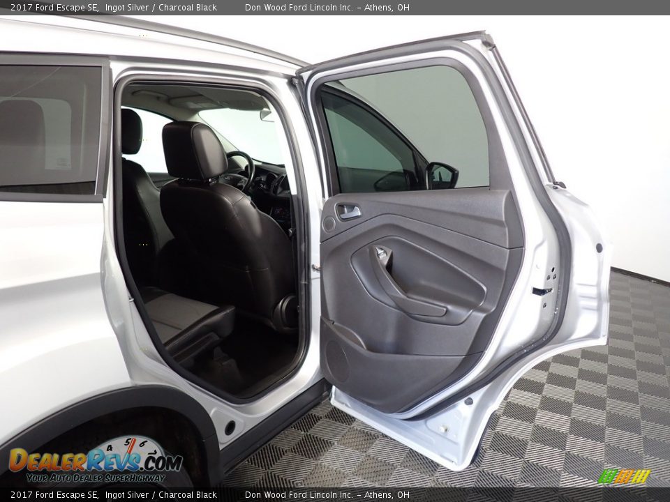 2017 Ford Escape SE Ingot Silver / Charcoal Black Photo #35