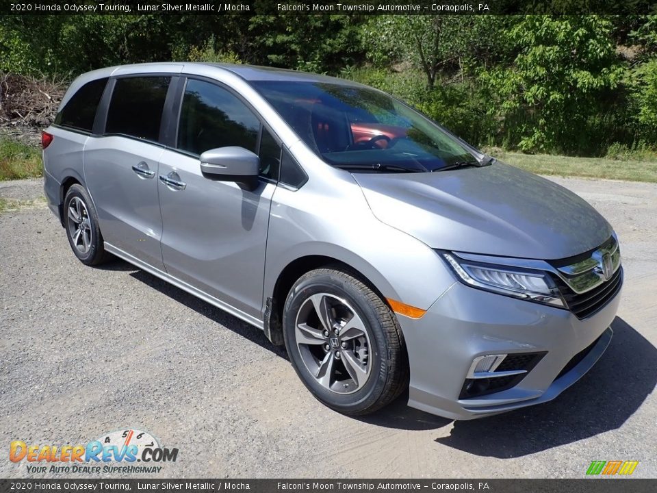 Front 3/4 View of 2020 Honda Odyssey Touring Photo #5