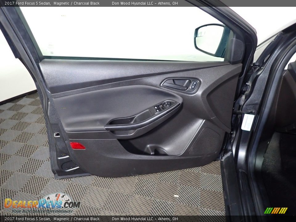 2017 Ford Focus S Sedan Magnetic / Charcoal Black Photo #16