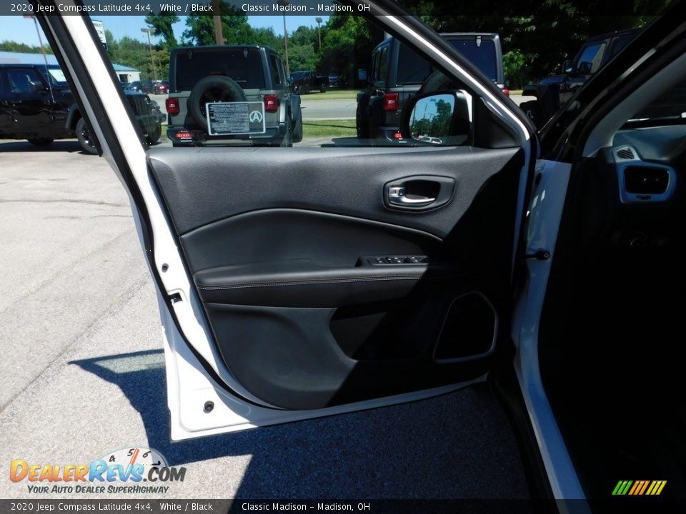 2020 Jeep Compass Latitude 4x4 White / Black Photo #8