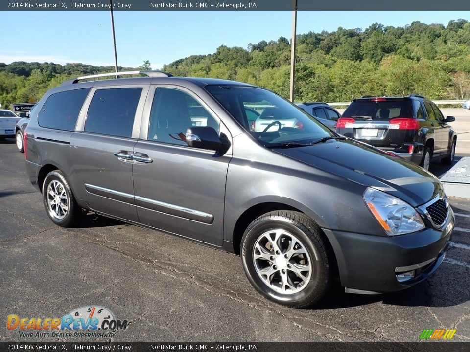 Front 3/4 View of 2014 Kia Sedona EX Photo #4