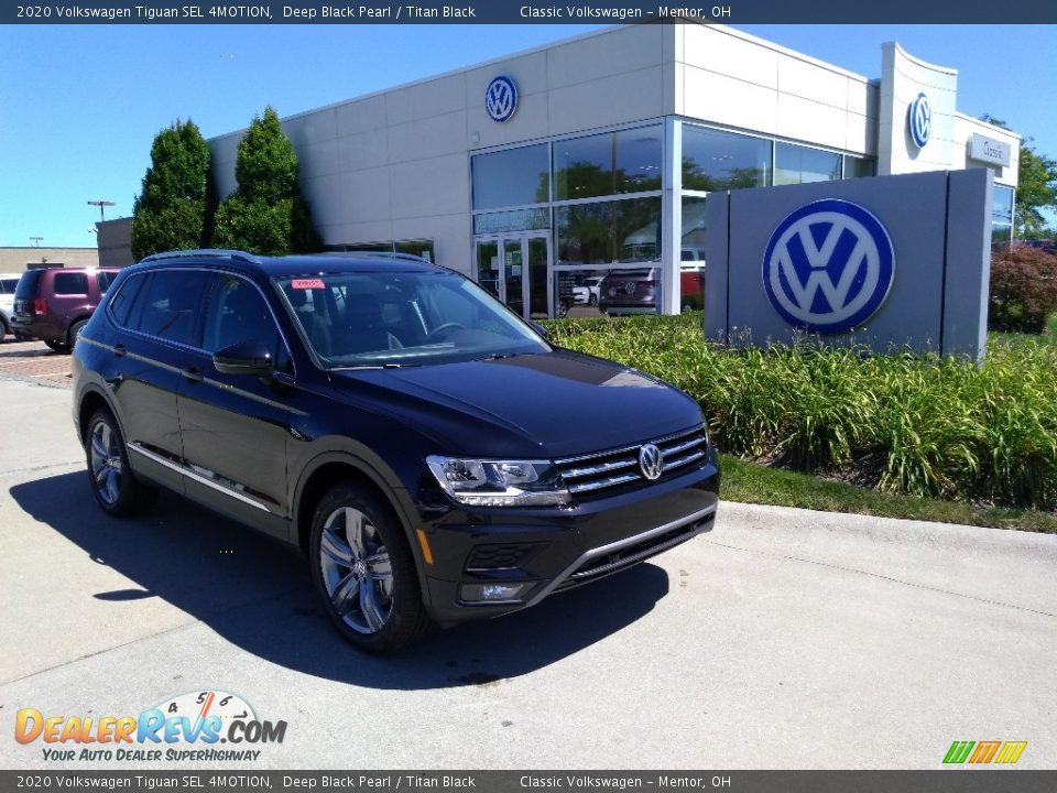 Front 3/4 View of 2020 Volkswagen Tiguan SEL 4MOTION Photo #1