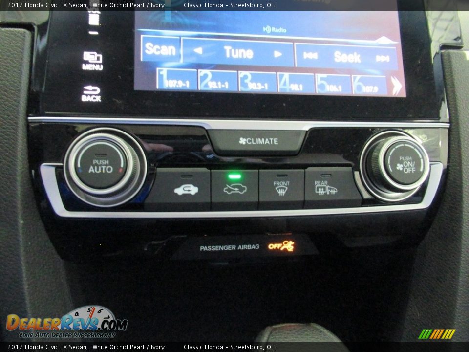 Controls of 2017 Honda Civic EX Sedan Photo #35