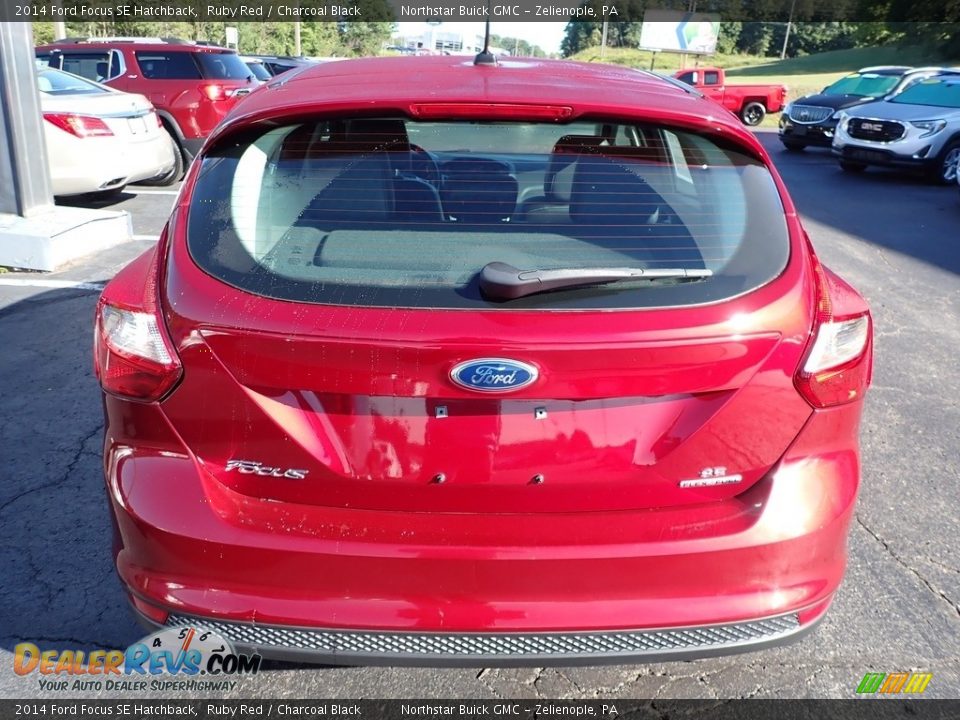 2014 Ford Focus SE Hatchback Ruby Red / Charcoal Black Photo #10