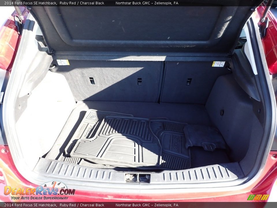 2014 Ford Focus SE Hatchback Ruby Red / Charcoal Black Photo #11