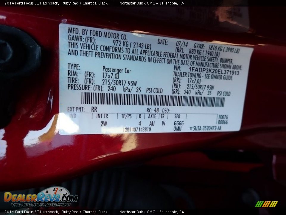 2014 Ford Focus SE Hatchback Ruby Red / Charcoal Black Photo #15