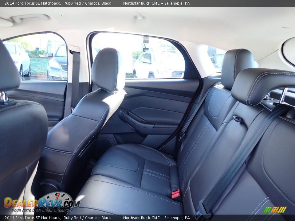 2014 Ford Focus SE Hatchback Ruby Red / Charcoal Black Photo #18
