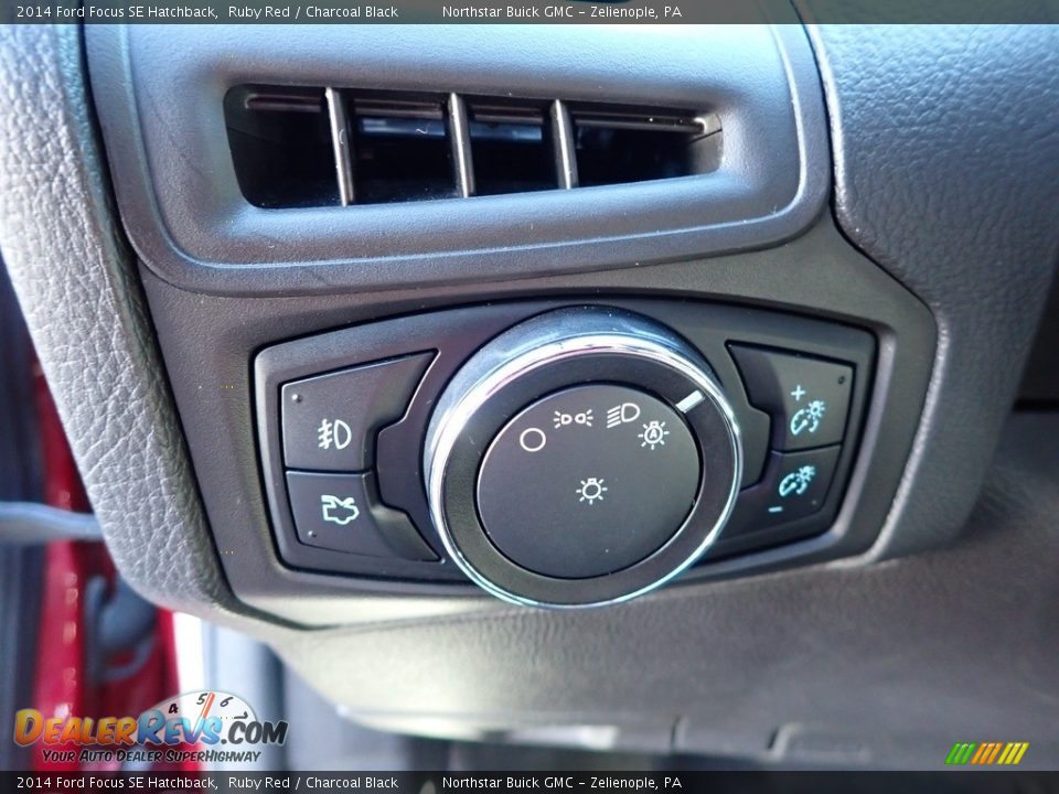 2014 Ford Focus SE Hatchback Ruby Red / Charcoal Black Photo #22