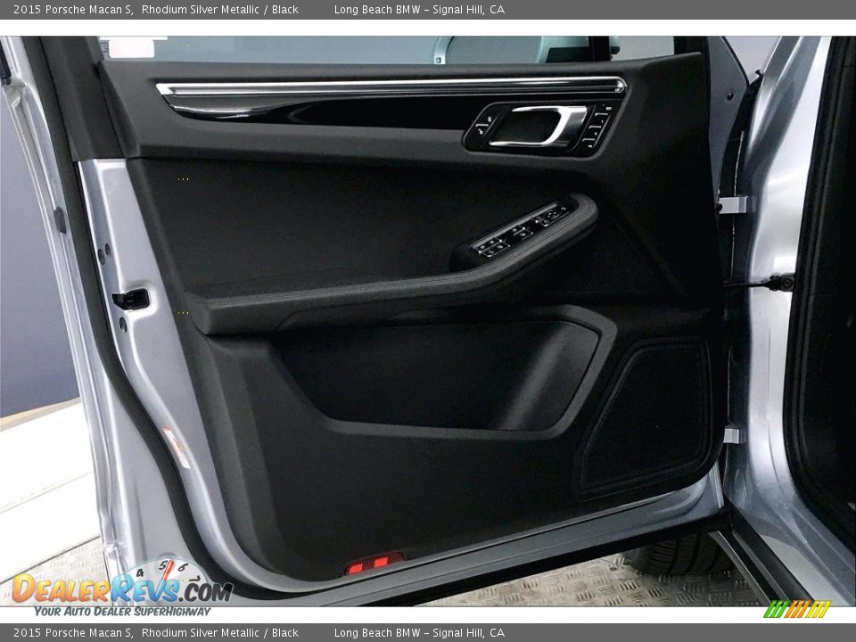 Door Panel of 2015 Porsche Macan S Photo #23