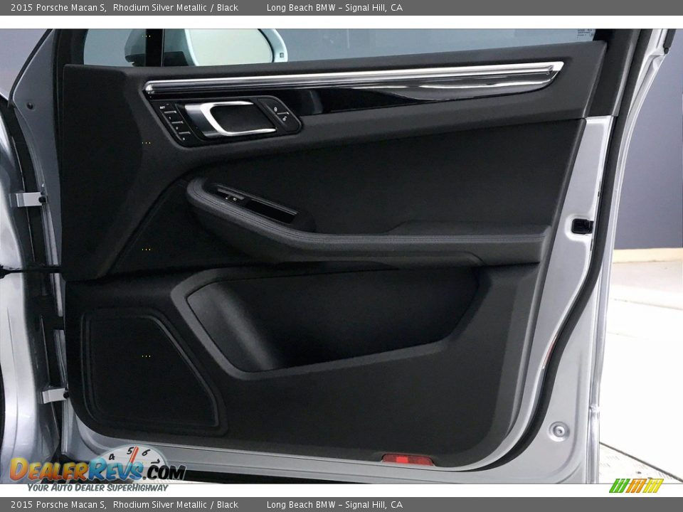 Door Panel of 2015 Porsche Macan S Photo #24
