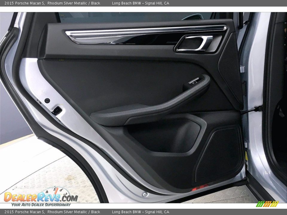 Door Panel of 2015 Porsche Macan S Photo #25
