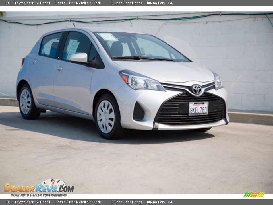 2017 Toyota Yaris 5-Door L Classic Silver Metallic / Black Photo #1