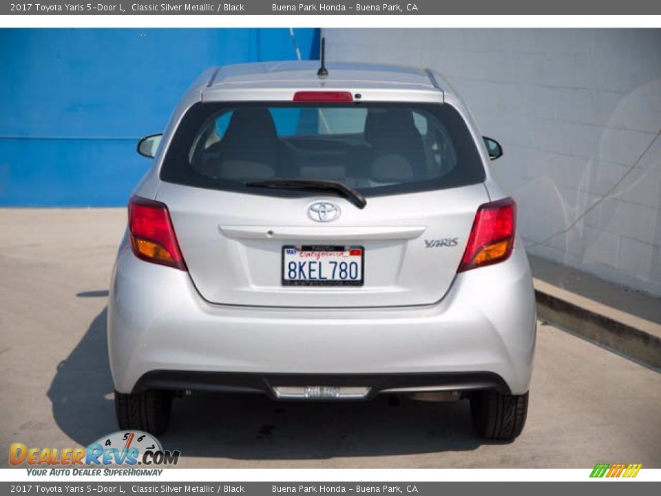 2017 Toyota Yaris 5-Door L Classic Silver Metallic / Black Photo #11