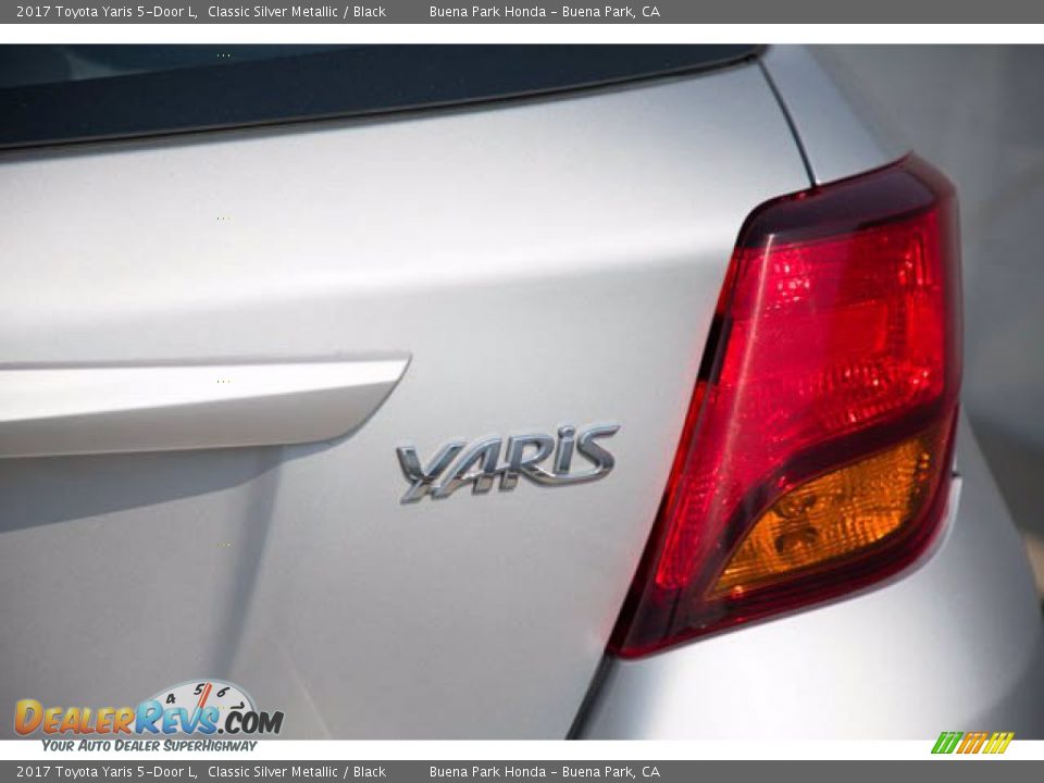 2017 Toyota Yaris 5-Door L Classic Silver Metallic / Black Photo #13
