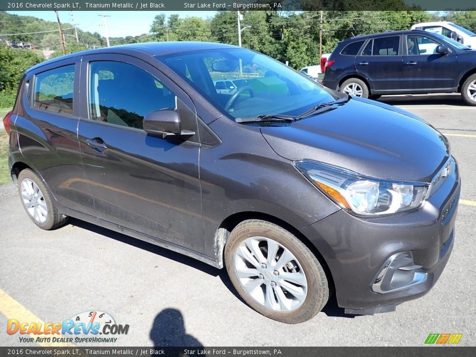 Front 3/4 View of 2016 Chevrolet Spark LT Photo #4