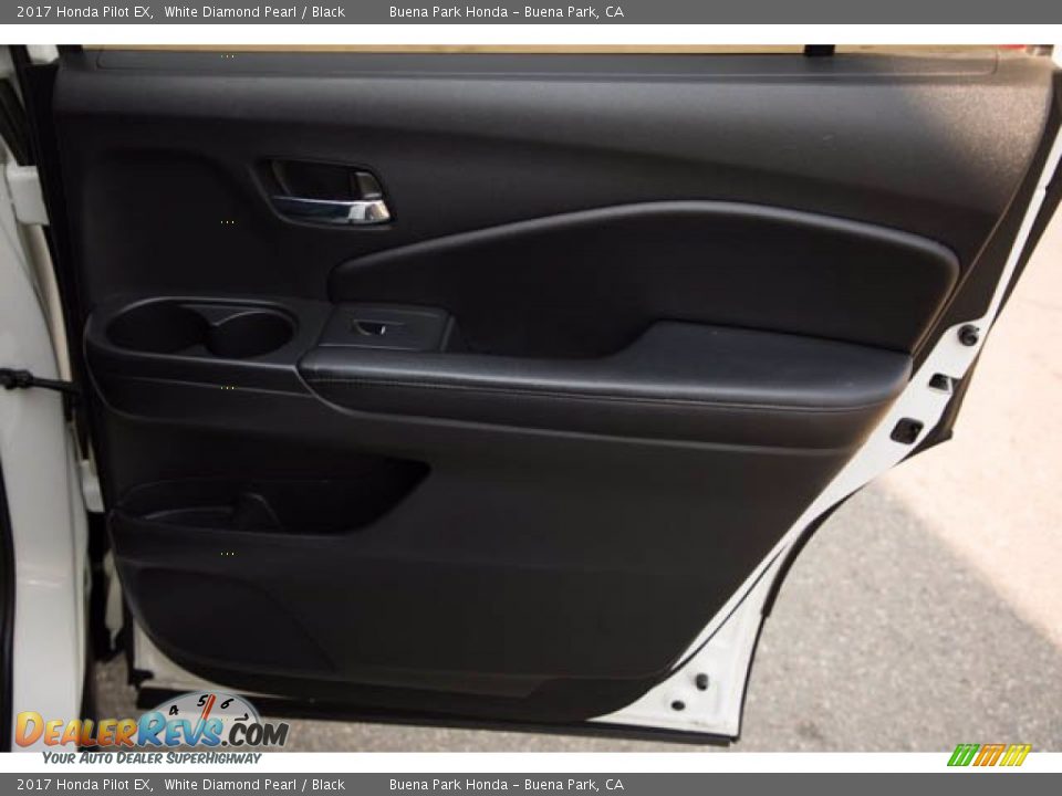2017 Honda Pilot EX White Diamond Pearl / Black Photo #32
