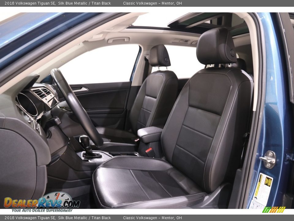 Front Seat of 2018 Volkswagen Tiguan SE Photo #5