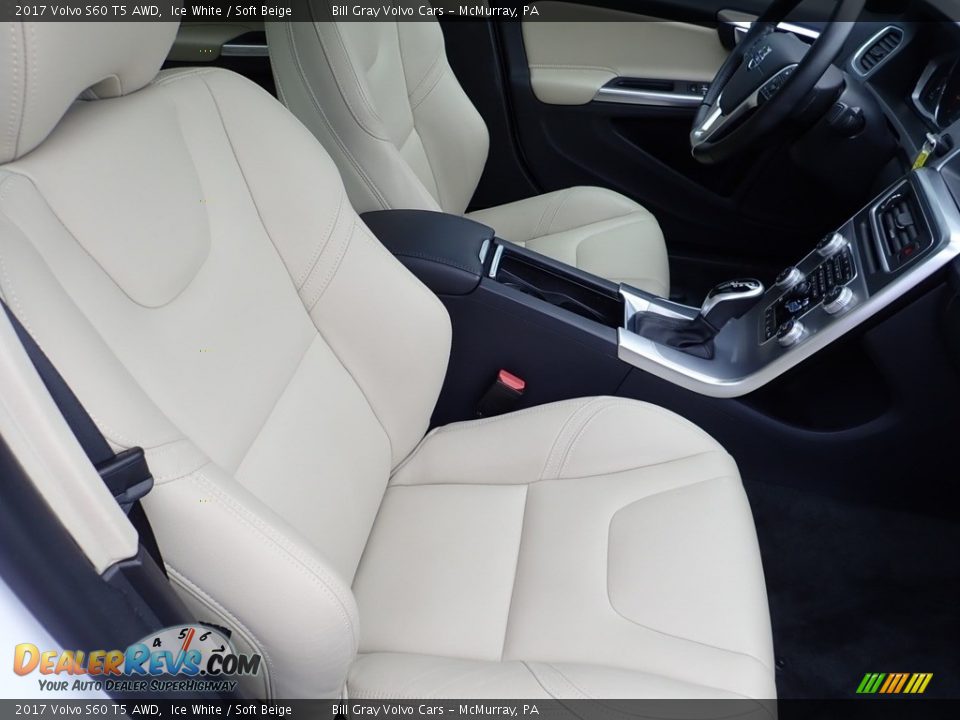 Front Seat of 2017 Volvo S60 T5 AWD Photo #11
