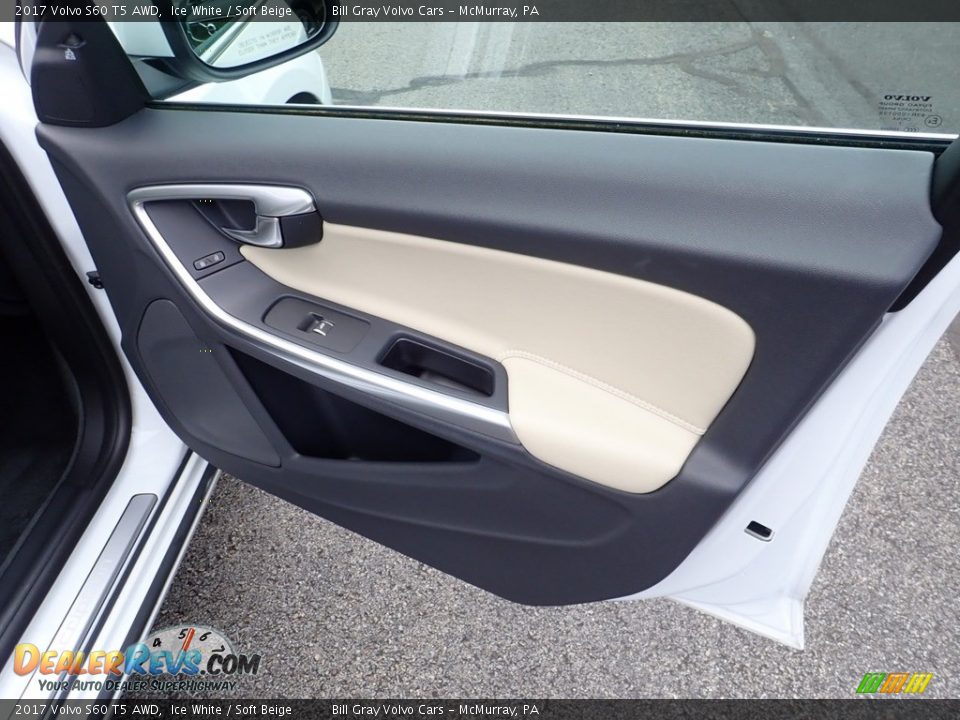 Door Panel of 2017 Volvo S60 T5 AWD Photo #13