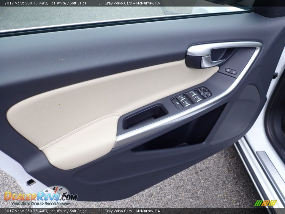 Door Panel of 2017 Volvo S60 T5 AWD Photo #18