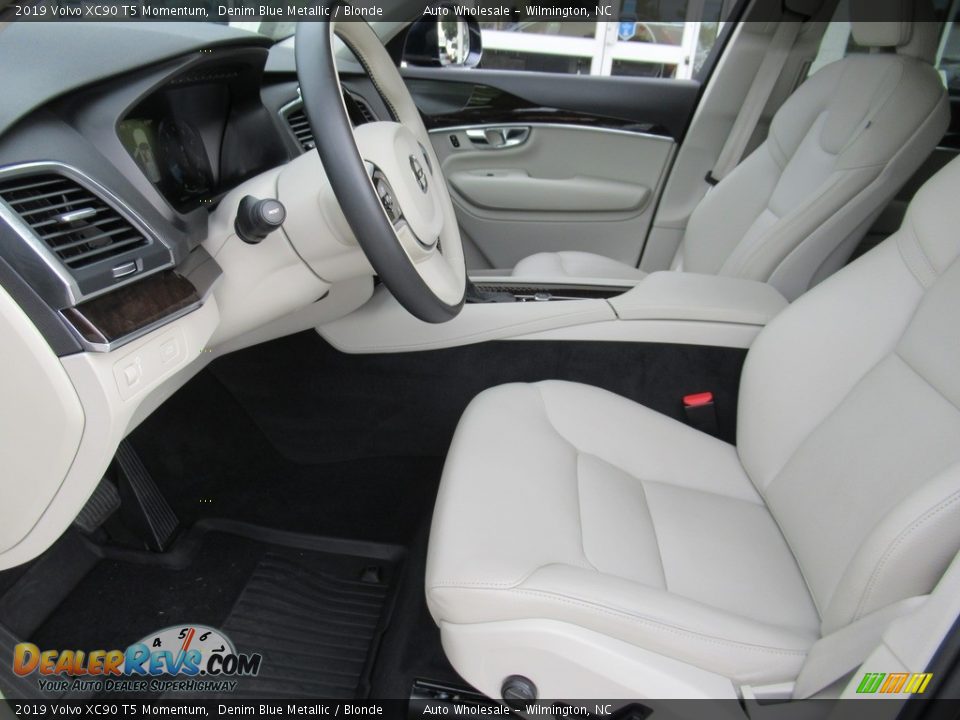 2019 Volvo XC90 T5 Momentum Denim Blue Metallic / Blonde Photo #10