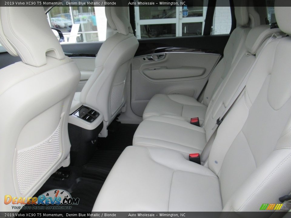 2019 Volvo XC90 T5 Momentum Denim Blue Metallic / Blonde Photo #12