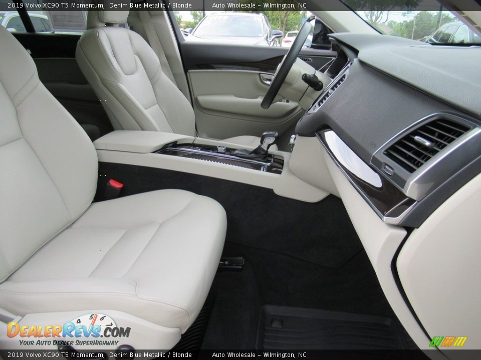 2019 Volvo XC90 T5 Momentum Denim Blue Metallic / Blonde Photo #13
