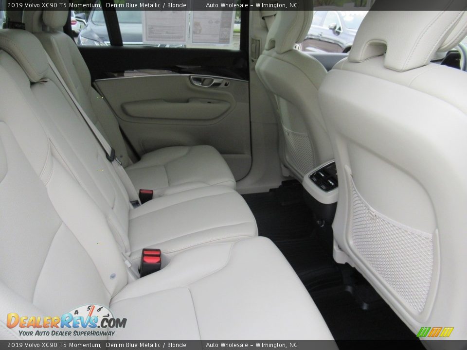 2019 Volvo XC90 T5 Momentum Denim Blue Metallic / Blonde Photo #14