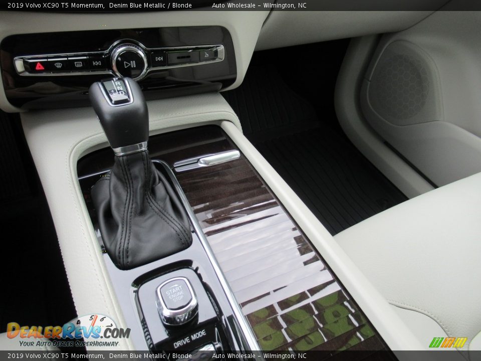 2019 Volvo XC90 T5 Momentum Denim Blue Metallic / Blonde Photo #19