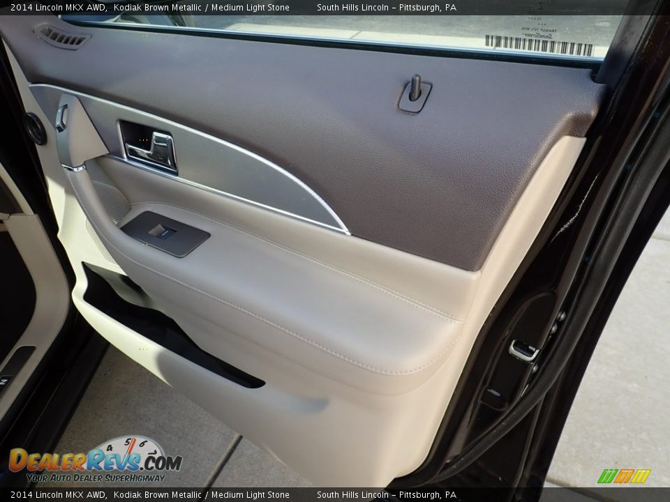 Door Panel of 2014 Lincoln MKX AWD Photo #13