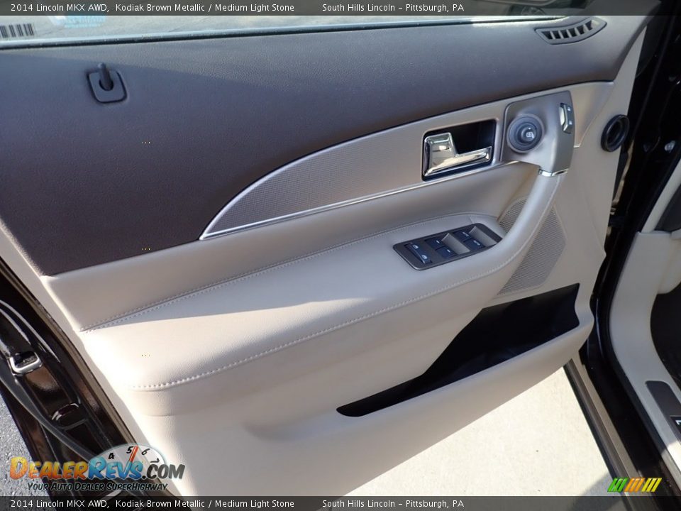Door Panel of 2014 Lincoln MKX AWD Photo #18