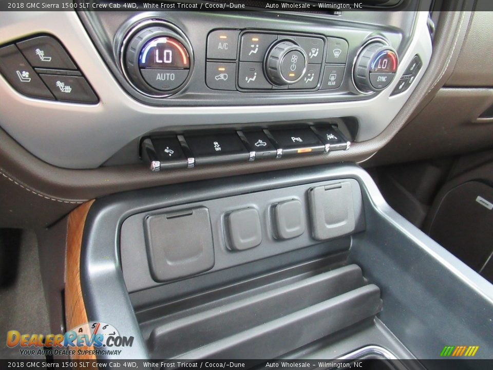 Controls of 2018 GMC Sierra 1500 SLT Crew Cab 4WD Photo #19