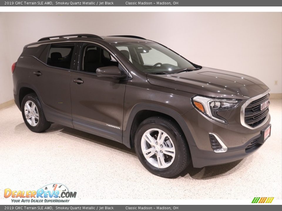 Front 3/4 View of 2019 GMC Terrain SLE AWD Photo #1