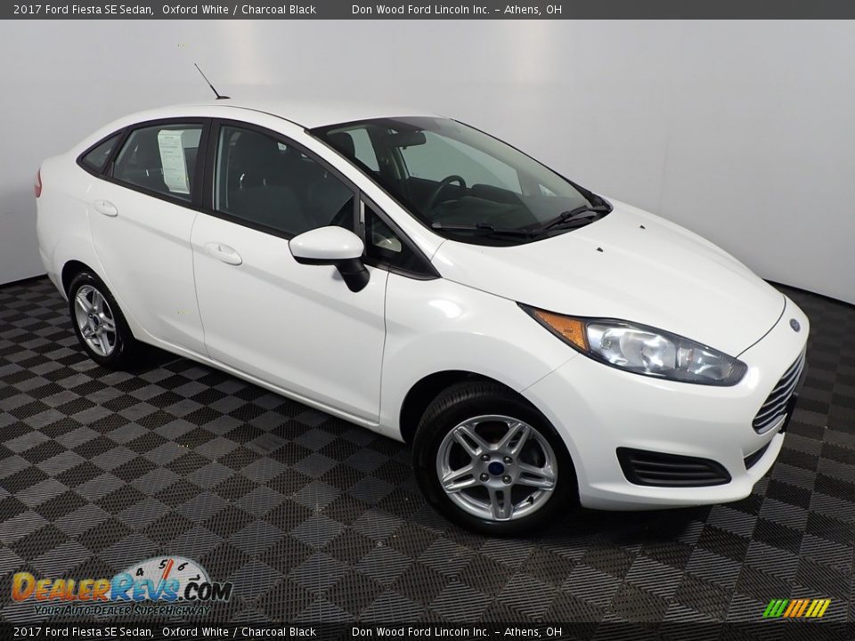 Front 3/4 View of 2017 Ford Fiesta SE Sedan Photo #2