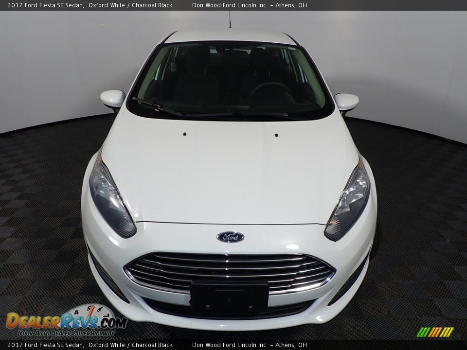 2017 Ford Fiesta SE Sedan Oxford White / Charcoal Black Photo #4