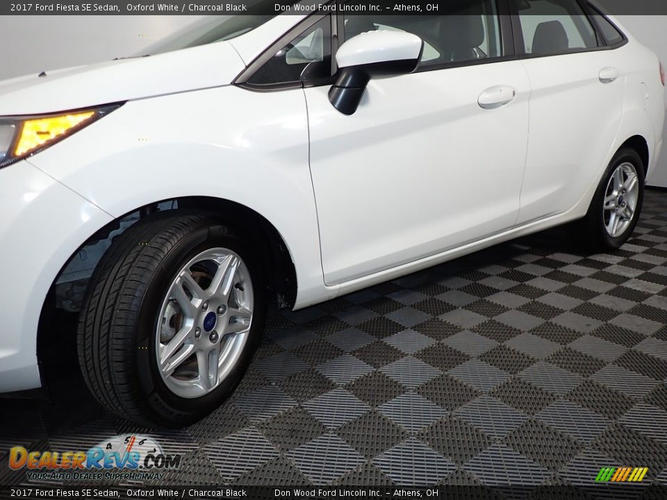 2017 Ford Fiesta SE Sedan Oxford White / Charcoal Black Photo #8